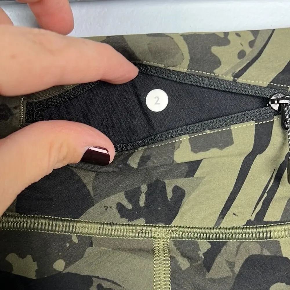 Lululemon Athletica Tight Stuff Camo Cropped Leggings size 2